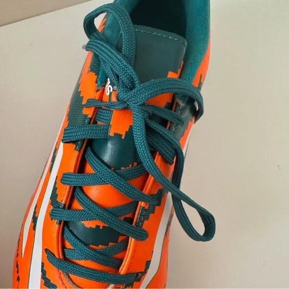 Adidas Messi Cleats - Picture 10 of 16